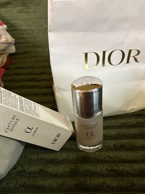 Dior Capture Totale Serum in Silver-Toned Bottle with White Dior Bag